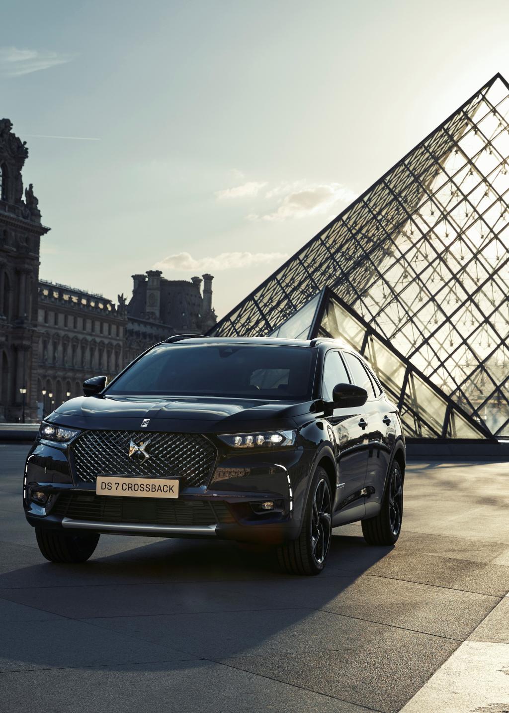  DS 7 CROSSBACK LOUVRE BlueHDi 登場　デビューフェアは4/2(土)・4/3(日)
