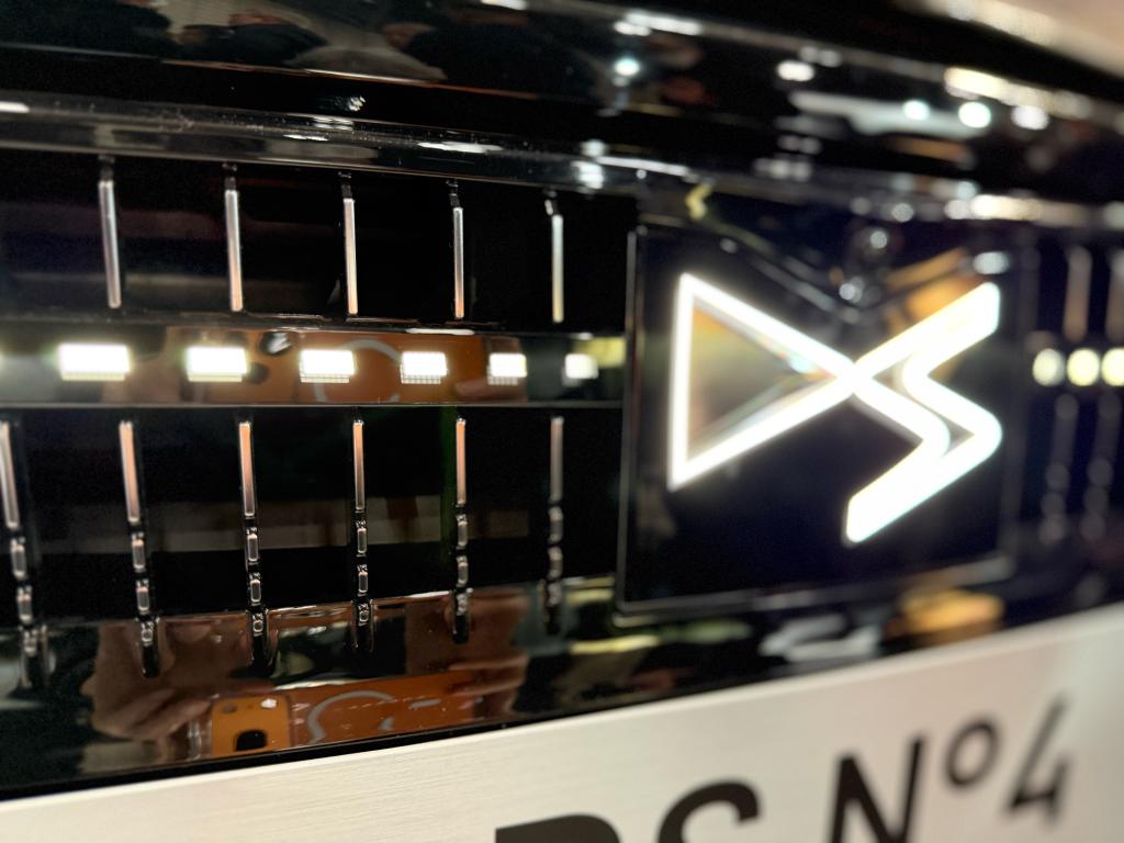 【DS N°4 HYBRID】東京オートサロン2026の様子