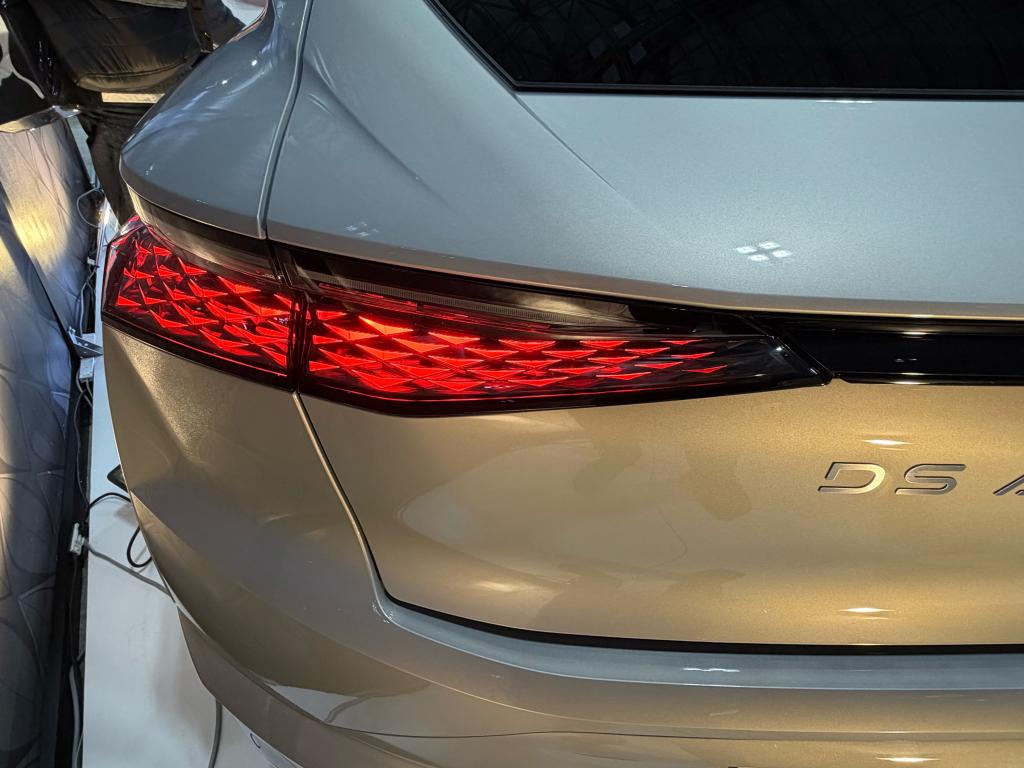 【DS N°4 HYBRID】東京オートサロン2026の様子