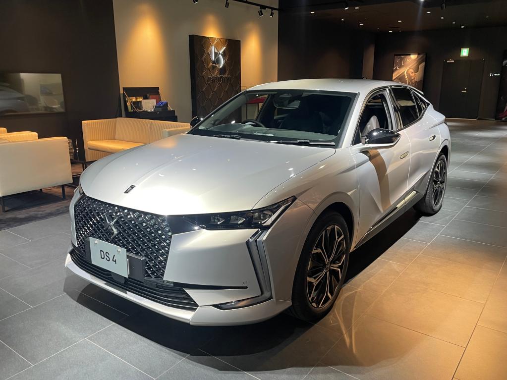 【日本で1台のみの仕様】DS 4 ETOILE Champs Élysées展示中