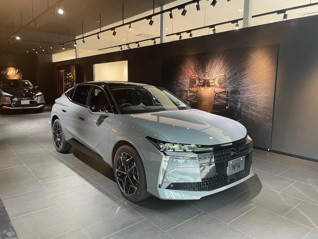 【特別仕様車】N°4 ETOILE HYBRID Launch Edition展示中!