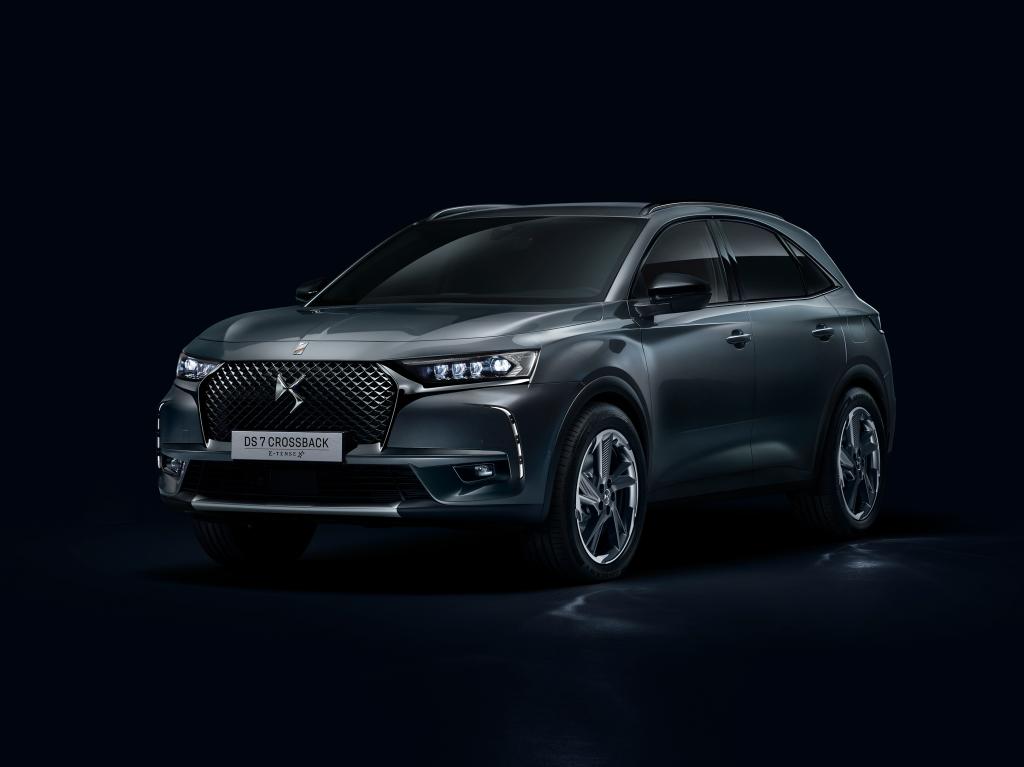 限定車 DS 7 CROSSBACK LIGNE NOIRE BlueHDi 登場