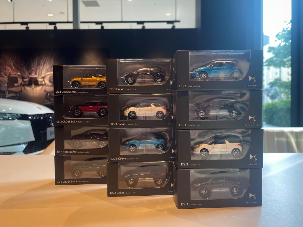 ミニカー販売中🚗