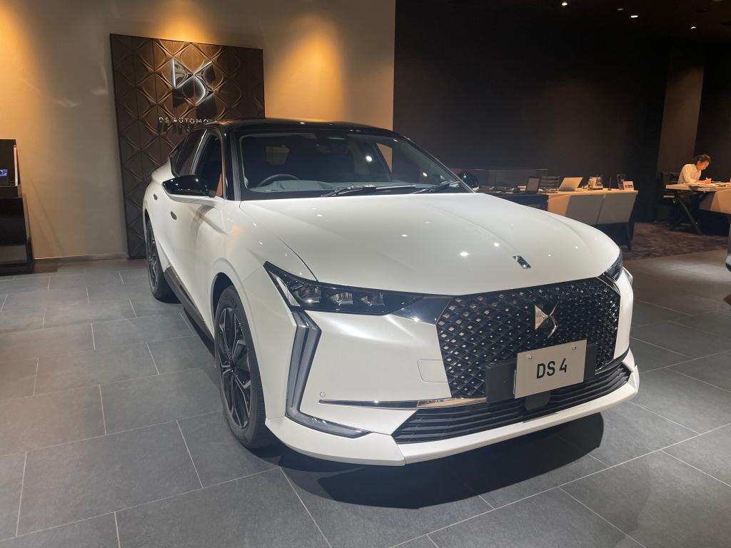 NEW 展示車【DS4 RIVOLI E-TENSE】